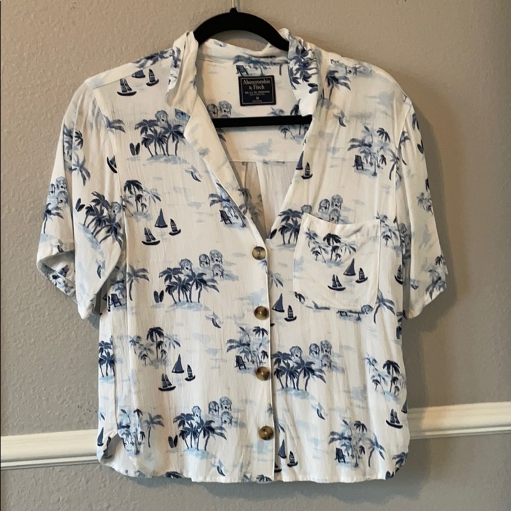 White button up T-shirt